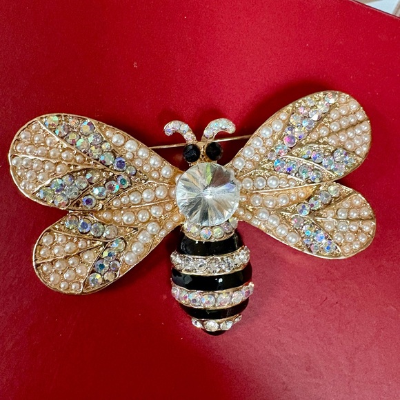 Gold and Black Bee Brooch with Pearls and Crystal - Picture 2 of 2